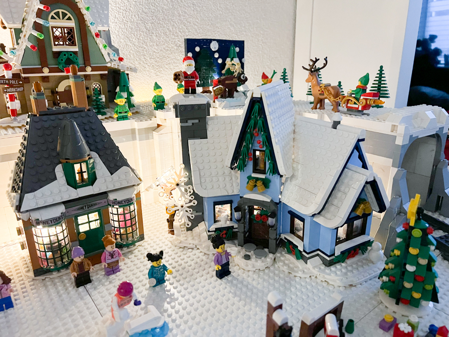 Fijne feestdagen! Ons LEGO winterdorpje is af!