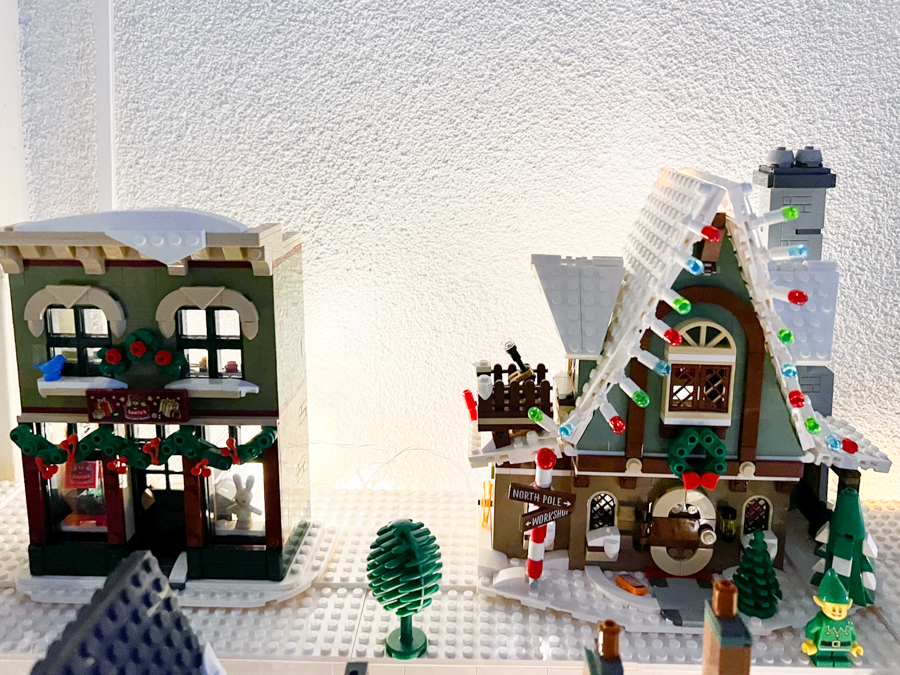 Fijne feestdagen! Ons LEGO winterdorpje is af!