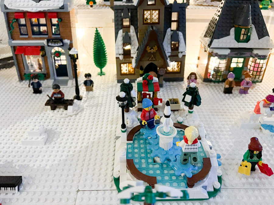 Fijne feestdagen! Ons LEGO winterdorpje is af!