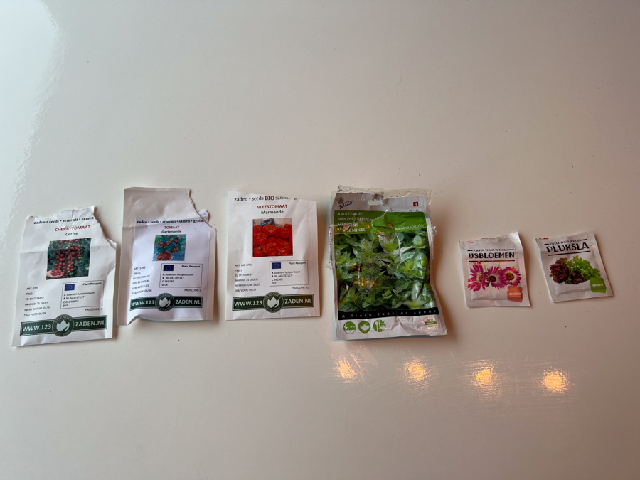 Nieuwe zaden zaaien en zaailingen verspenen