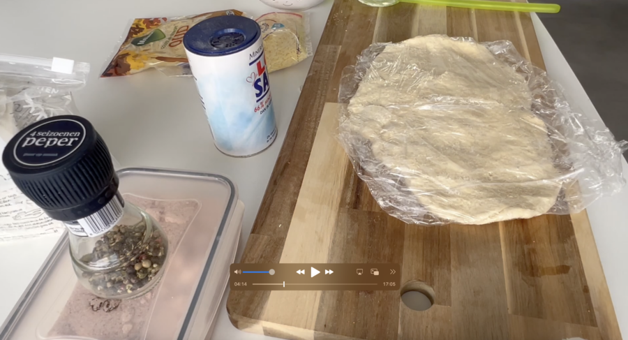 Kaasstengels maken met zelfgemaakte bladerdeeg